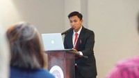 <p>Baru-baru ini Fathur menghadiri The 19th AUN and 8th ASEAN + 3 Educational Forum and Young Speakers Contest di Chiang Mai, Thailand. Wah, keren ya Fathur, sosok yang pantas dijadikan contoh untuk anak-anak generasi penerus. (Foto: instagram @fathuurr_)</p>