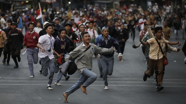 Seorang pelajar berinisial MFS (17) meninggal dunia akibat tawuran yang terjadi di Jalan Raya Legok-Karawaci, Kecamatan Legok, Kabupaten Tangerang