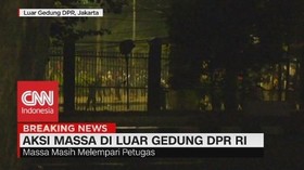 VIDEO: Usai Magrib, Kericuhan Massa Pecah Lagi di Kawasan DPR