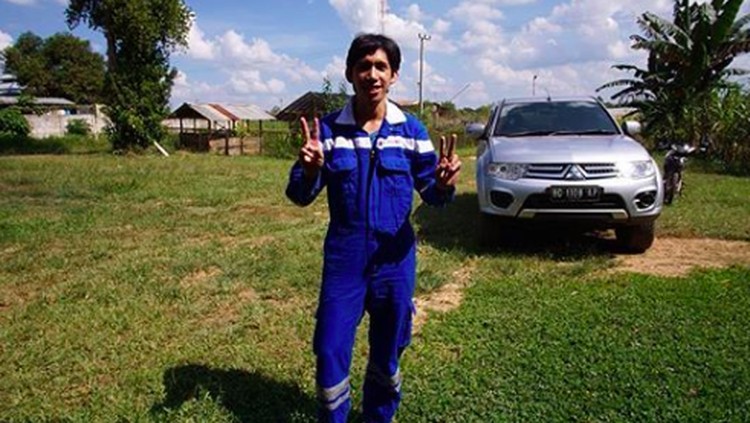 Ananda Badudu, pelantun 'Sampai Jadi Debu' yang syahdunya dukung aksi mahasiswa di gedung DPR pada 23 - 24 September.