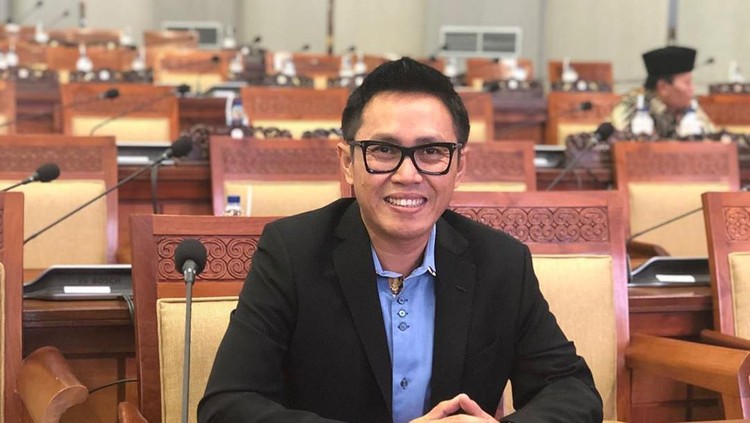 Sebagai anggota legislatif, Eko Patrio juga dikaitkan dengan RUU KUHP. Tamparan keras pun didapat Eko dari putrinya.