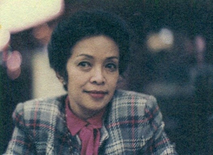 Manis dan Anggunnya Ainun Habibie Waktu Muda - Foto 8