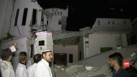 VIDEO: Anak-anak Pakistan Tertimpa Reruntuhan Akibat Gempa