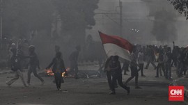 Polisi Sebut Luthfi Pembawa Bendera Lempari Petugas