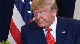 Kunjungi Pabrik APD Corona, Trump Tak Mau Pakai Masker