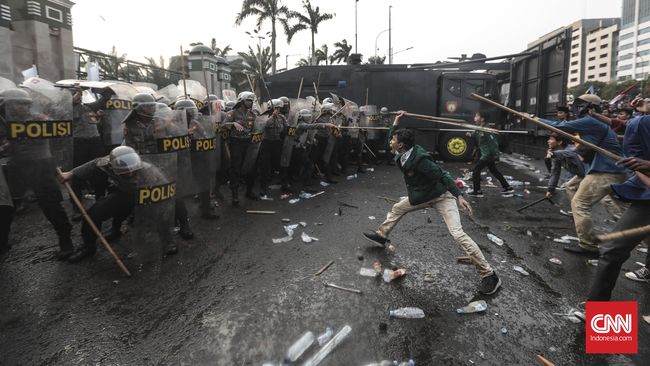 Ribuan Gelombang Mahasiswa dan Satu Rasa Ketidakadilan Aksi mahasiswa di Indonesia dan Hong Kong dinilai lahir dari rasa ketidakadilan yang diciptakan rezim pemerintah. Mereka pun bergerak untuk melakukan perubahan.