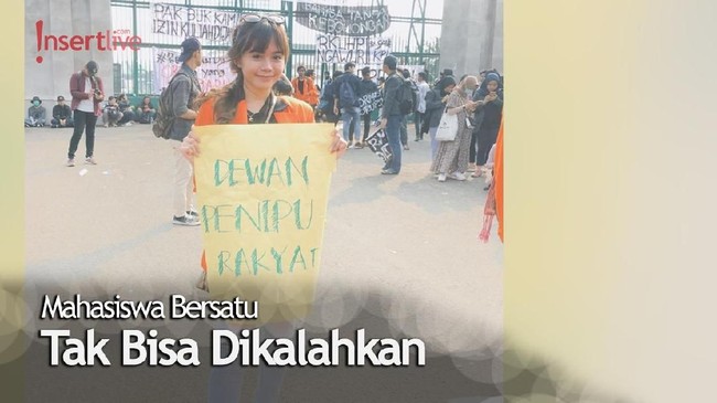 Demo tolak RKUHP di DPR, Eks Personel JKT 48 Ikut Menyuarakan Aspirasi