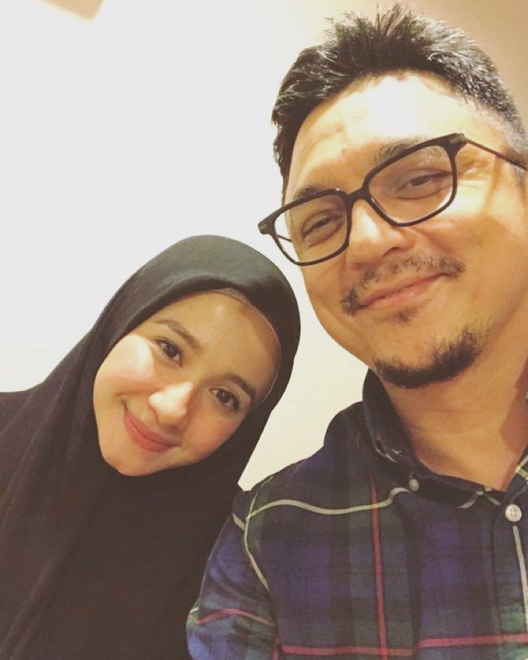 Intip Lagi Kemesraan Laudya Chyntia Bella & Engku Emran Laudya Chyntia Bella dan Engku Emran sudah saling unfollow akun Instagram. Hubungan keduanya dikabarkan sedang tidak baik-baik saja.