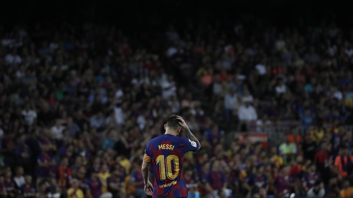 FOTO: Barcelona Menang, Messi Tumbang