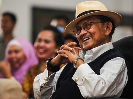 Go Ke Hong, Guru dan Mak Comblang Kisah Cinta Habibie-Ainun Saat SMA