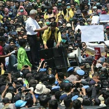Nyanyian Gubernur Jateng Damaikan Aksi Mahasiswa Demo RUU KUHP