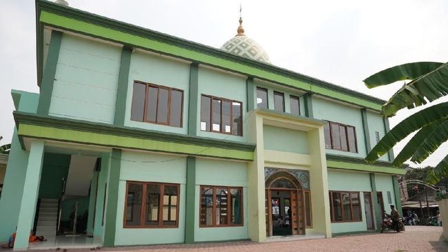 Hutama Karya Serahkan Dana CSR untuk Bangun Sarana Ibadah PT Hutama Karya (Persero) menyerahkan bantuan dana CSR untuk pembangunan sarana ibadah di Depok, Jawa Barat, senilai Rp700 juta.
