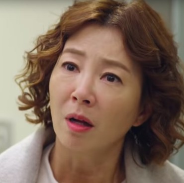 Drama Korea Left-Handed Wife Eps.4, Do Kyung Masuk Rumah Sakit