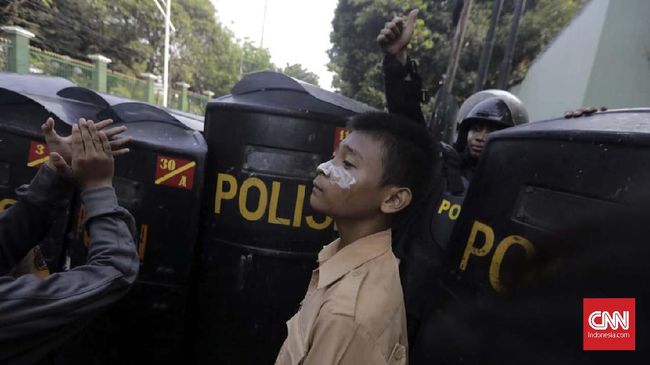 Kapolda Maluku: Mungkin Memang Ada Polisi Tak Pakai Mata Hati Kapolda Maluku Irjen Baharudin Djafar mengajak masyarakat untuk mengawasi dan mendorong polisi agar menjalankan tugas dengan lebih baik