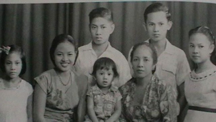 Ir.Habibie saat masih kecil memang sudah dikenal sebagai sosok cerdas.