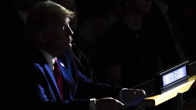 Joe Biden janjikan AS kembali masuk WHO hingga Donald Trump copot Menhan, Mark Esper.