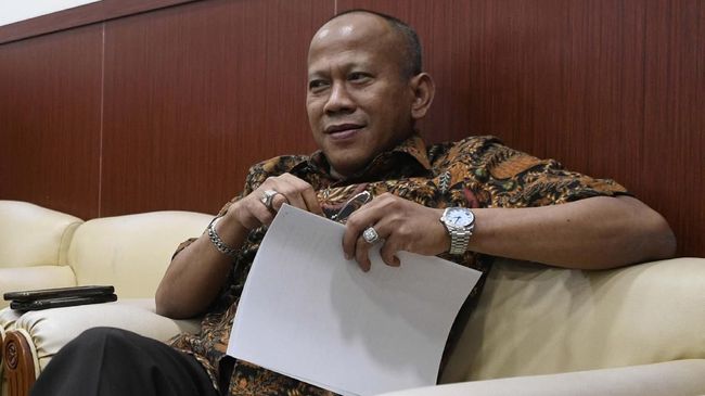 KPK Sita Catatan Keuangan saat Geledah Ruang Kerja Pius Lustrilanang