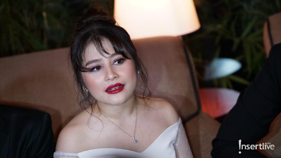 Hubungan Dengan Maxime Tak Jelas, Ini Kata Prilly Latuconsina Kabar soal hubungan Prilly Latuconsina dengan Maxime Bouttier.