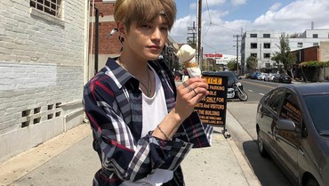 img-title Beri Dukungan, NCTzen Buat Wajah Taeyong NCT Terpampang Hiasi Kota