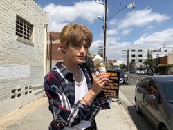 Ultah ke-25, Wajah Taeyong NCT Hiasi Korea hingga China