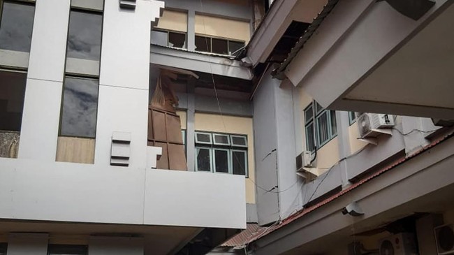 AP I (Persero) menyebut Bandara Pattimura beroperasi normal usai gempa berkekuatan magnitudo 6,8 yang terjadi di sebelah timur laut Kota Ambon, Kamis (26/9).