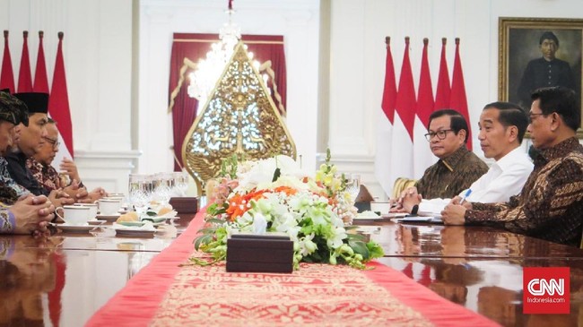 Usai bertemu tokoh nasional di istana, Jokowi meminta demo mahasiswa yang menolak RKUHP, revisi UU KPK, dan RUU kontroversial lain tak melakukan aksi anarkis.