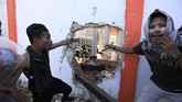 FOTO: Demo Ricuh di Kendari Ribuan mahasiswa dari berbagai perguruan tinggi di Kendari menolak UU KPK hasil revisi dan pengesahan RUU KUHP