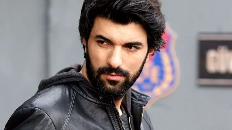 5 Aktor Turki Terpopuler, Siapa Favorit Bunda? Lewat beberapa drama yang pernah tayang di Indonesia, lima aktor Turki berikut berhasil mencuri perhatian para penggemar.