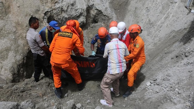 BMKG mengungkap penyebab gempa bumi Ambon pada Kamis (26/9) adanya deformasi batuan dengan mekanisme pergerakan dari struktur sesar mendatar.