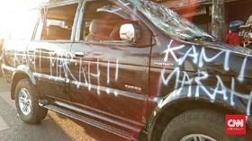 Massa Rusak Mobil Pelat Merah, 19 Pedemo Makassar Diamankan