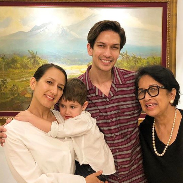 Dimas Beck memang sosok pria penyayang keluarga ya, Bun. (Foto: Instagram/ @dimasbeck)