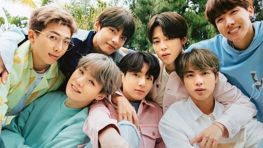 BTS dan Becky G mengisyaratkan proyek kolaborasi terbaru.