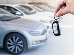 Tidak Patuhi Aturan, OJK Bekukan Satu Perusahaan Leasing Mobil Bekas