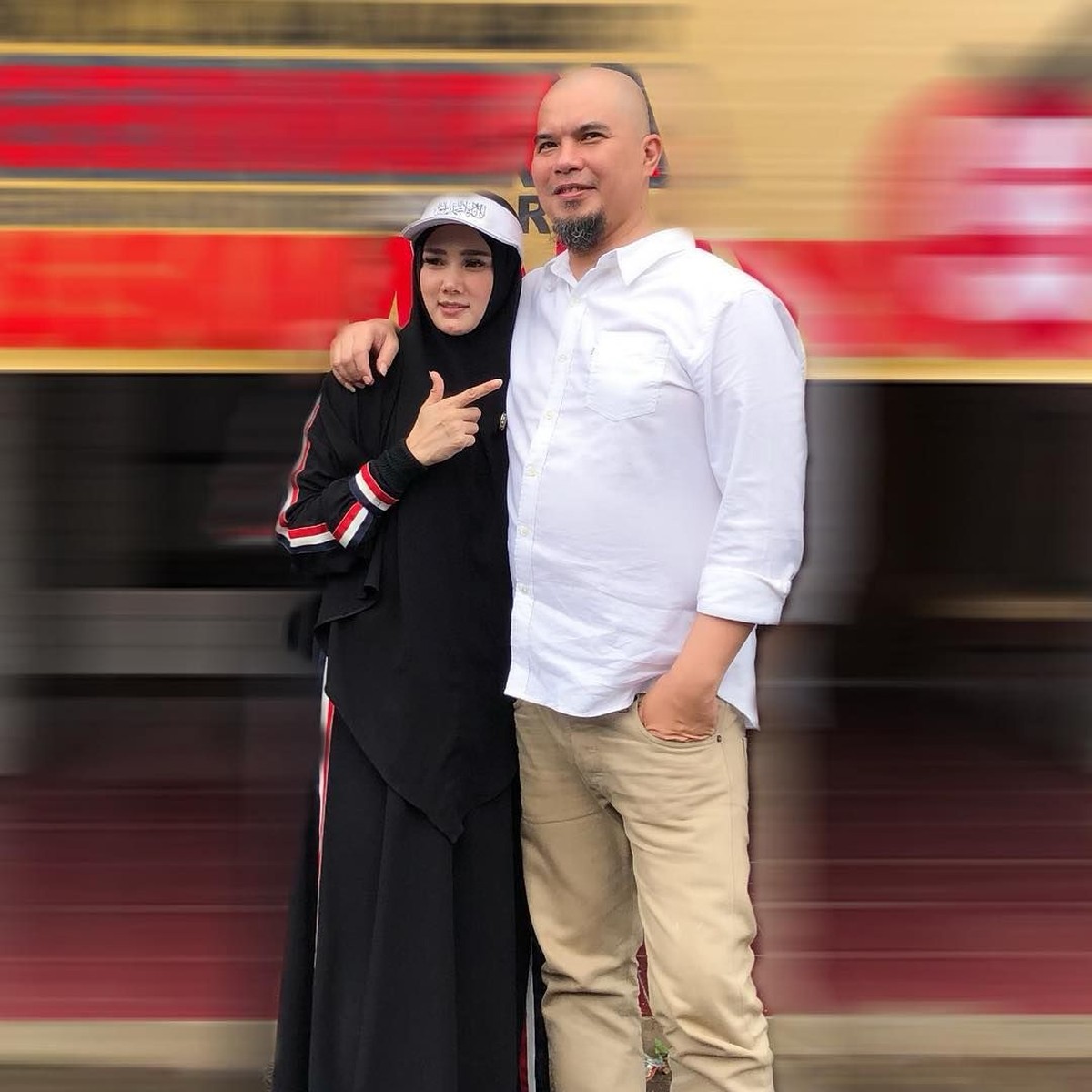 Mulan Jameela dan Ahmad Dhani dikabarkan akan bercerai&comma; kabar itu berembus belakagan ini&period; Kabar ini terasa mengejutkan&period;