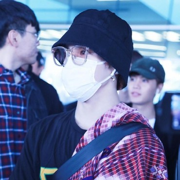 Taeyong NCT 127 Pakai Sarung ke Korea, Netizen: Abis Ngeronda Nih