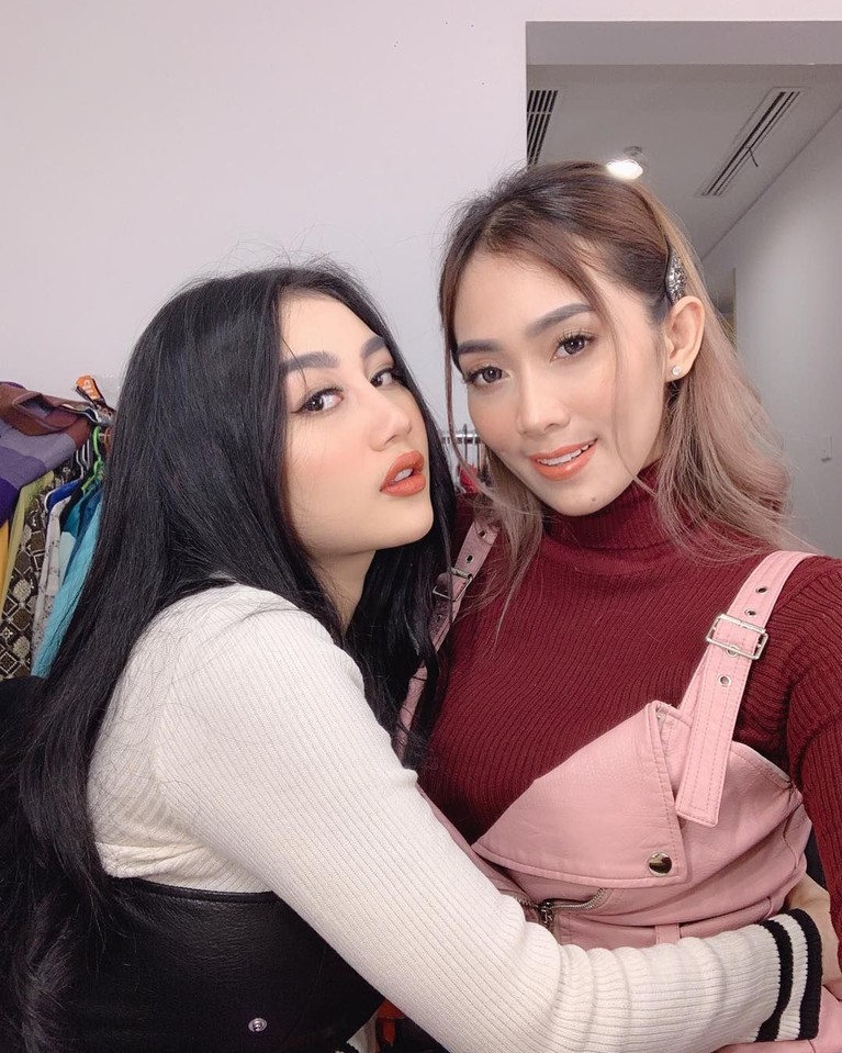Melihat Kembali 6 Potret Kekompakan Pamela dan Oza Kioza Duo Serigala Duo Serigala, Pamela dan Oza Kioza terlibat perseteruan. Bahkan, pertengkaran ini membuat Oza berniat hengkang.