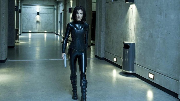 Bioskop Trans TV malam ini menyajikan Underworld: Awakening dan Maximum Risk. Ini sinopsisnya.