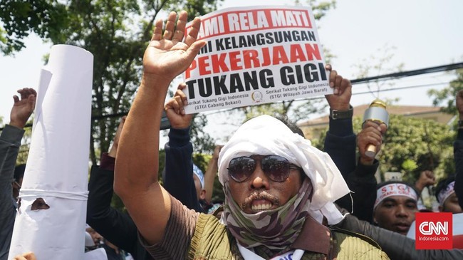 Serikat Tukang Gigi Indonesia (STGI) menolak Pasal 276 ayat 2 RKUHP yang mengancam pekerjaan tukang gigi dengan ancaman penjara 5 tahun dan denda Rp500 juta.