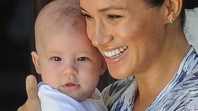 Sosok Archie Muncul di Kartu Natal Pangeran Harry dan Meghan