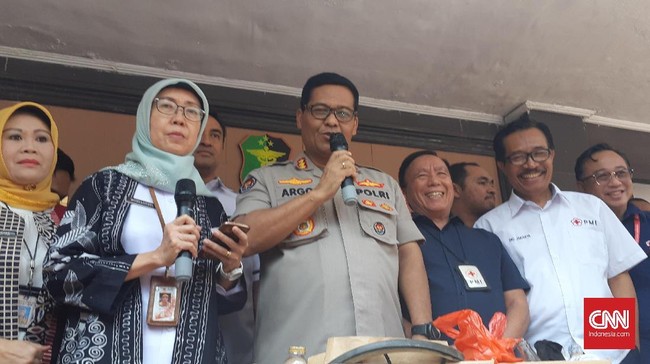 Kabid Humas Polda Metro, Kombes Argo Yuwono menolak menanggapi dugaan dihapusnya cuitan @TMCPoldaMetro tentang mobil ambulans pengangkut batu.