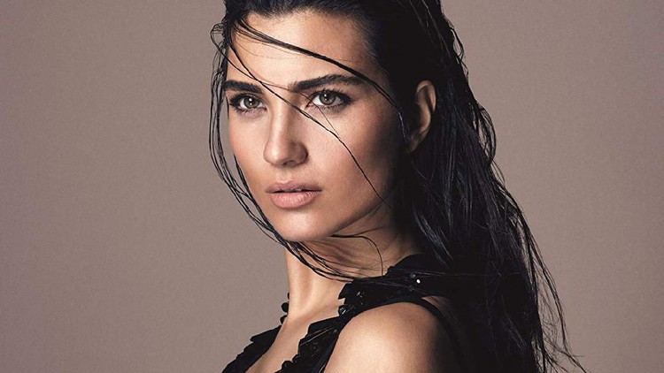 Kelima aktris Turki terpopuler ini langganan dapat penghargaan. Sudah cantik, berbakat pula.