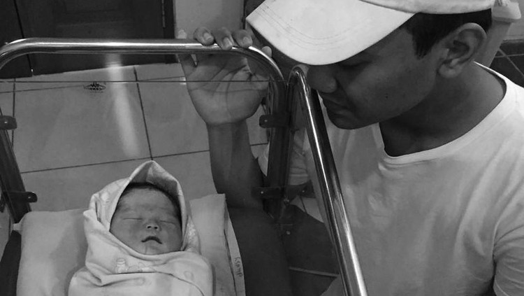 Anak kelima Yadi Sembako meninggal dunia. Sang kakak ungkap kesedihan lewat Instagram.