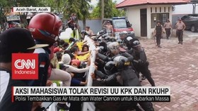 VIDEO: Sejumlah Aksi Mahasiswa Tolak RUU Berakhir Ricuh