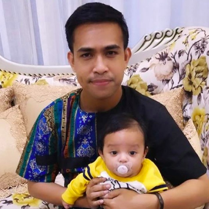 <p>Ayah Fildan dengan si bungsu. Gemas! (Foto: Instagram/ @da4_fildan)</p>