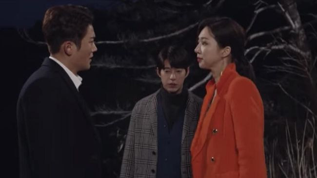 Nonton drama Korea 'Left-Handed Wife' episode 15 live streaming di Trans TV yang tayang Jumat (18/10) dan bisa disaksikan melalui CNNIndonesia.com di sini.