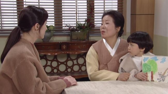 Saksikan drama Korea 'Left-Handed Wife' episode 12 live streaming di Trans TV bakal tayang pada Selasa (15/10) melalui CNNIndonesia.com di sini.