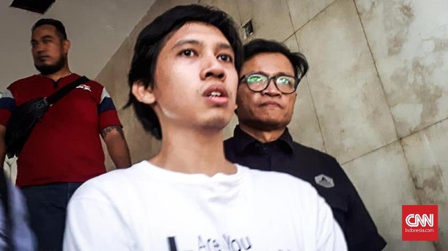 Musisi Ananda Badudu menyatakan bakal memenuhi panggilan kepolisian jika dimintai keterangan lanjutan. Hal ini menanggapi somasi pihak kepolisian kepadanya.