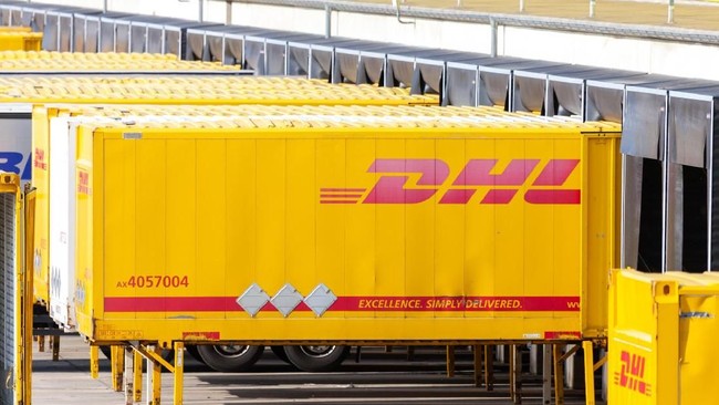 Pernyataan Resmi DHL Terkait Viral Denda Sepatu Impor Senilai Rp30 Juta