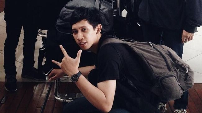 Sastrawan Puthut EA menuangkan kekhawatiran dalam sebuah puisi, tak lama berselang usai musisi Ananda Badudu ditangkap pada Jumat (27/9).