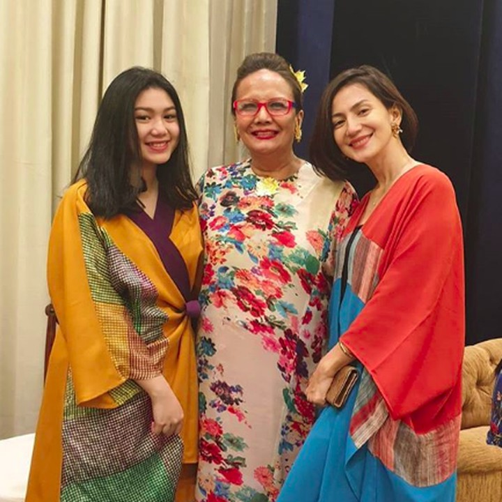 <p>Sebagai putri satu-satunya, Shalima kerap diajak Wanda untuk menemaninya ke sebuah acara. Kali ini Wanda Hamidah dan Shalima bersama Christine Hakim. (Foto: Instagram @wanda_hamidah)</p>